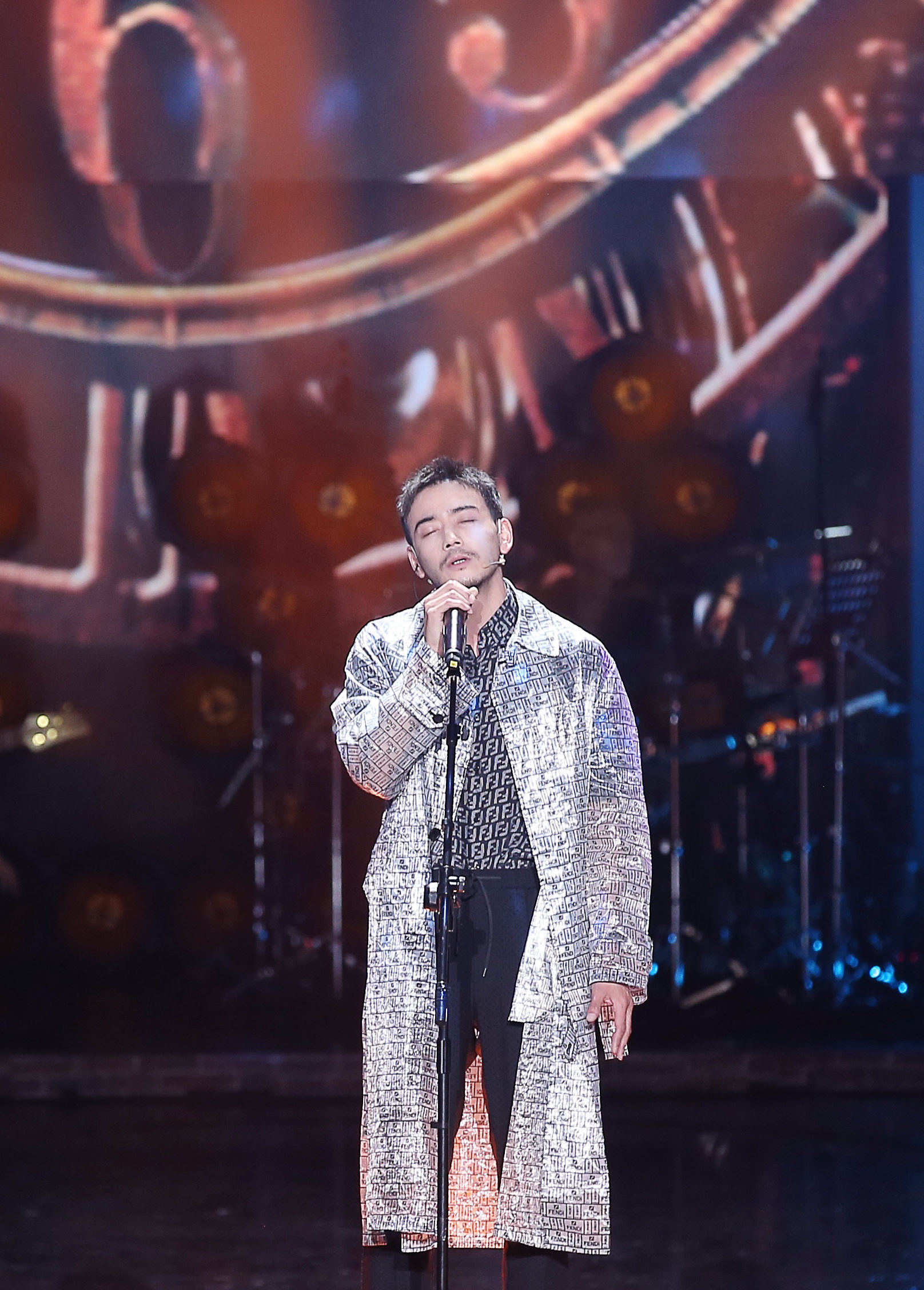 演员杨烁本周再登歌坛 热血兄弟情燃爆跨界歌王收官夜