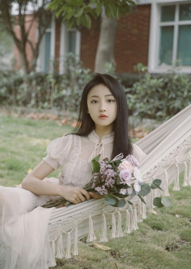 《烈火军校》曲曼婷,现实中中戏最美校花,穿校服宛如初恋女神