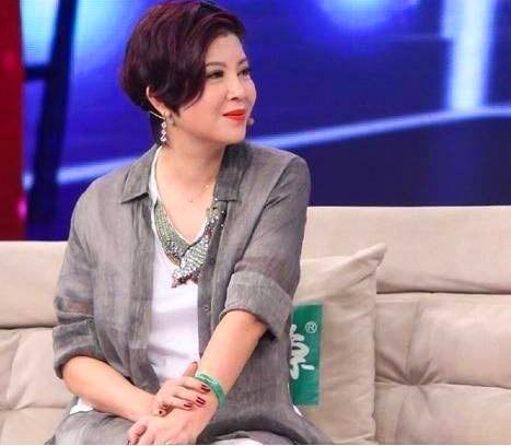 她曾9次登上春晚,却被外国男友骗3000万,40岁嫁27岁男友为妻