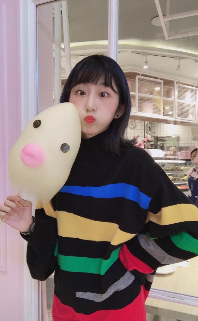 抖音主播小霸王直播间安慰好友,一番肺腑之言令对方感动不已