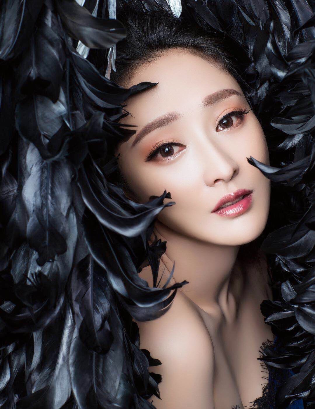 张玉洁出演时代大剧《梦在海这边》燃情上线