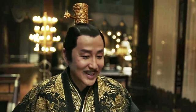 《庆余年》中庆帝有隐藏身份,曾在范闲面前露出马脚