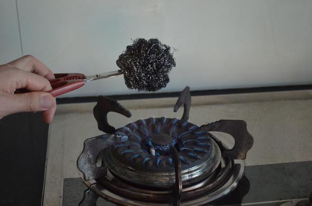 清洗钢丝球的小妙招每个家庭厨房里都会有钢丝球.