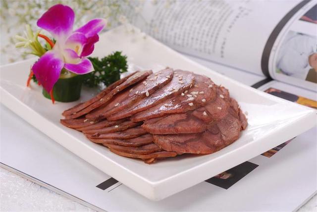 五香卤牛肉,制作简单,牛肉劲道,五香味浓郁,闻着就流口水