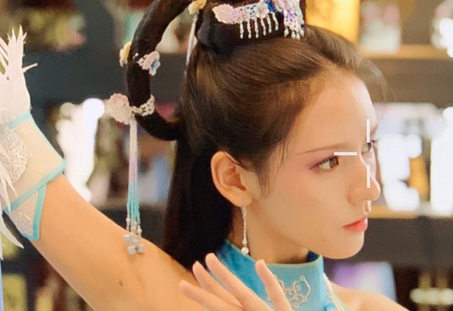 张予曦cos雪女有多美?五官精致神还原,网友:这鼻子我羡慕了