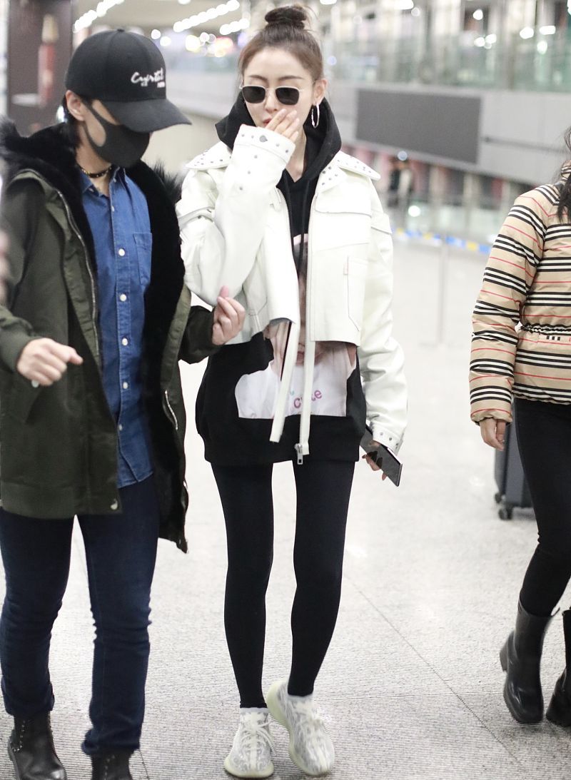 毕竟在娱乐圈中,身高168cm的女星一抓一大把,这对她来说并不算优势