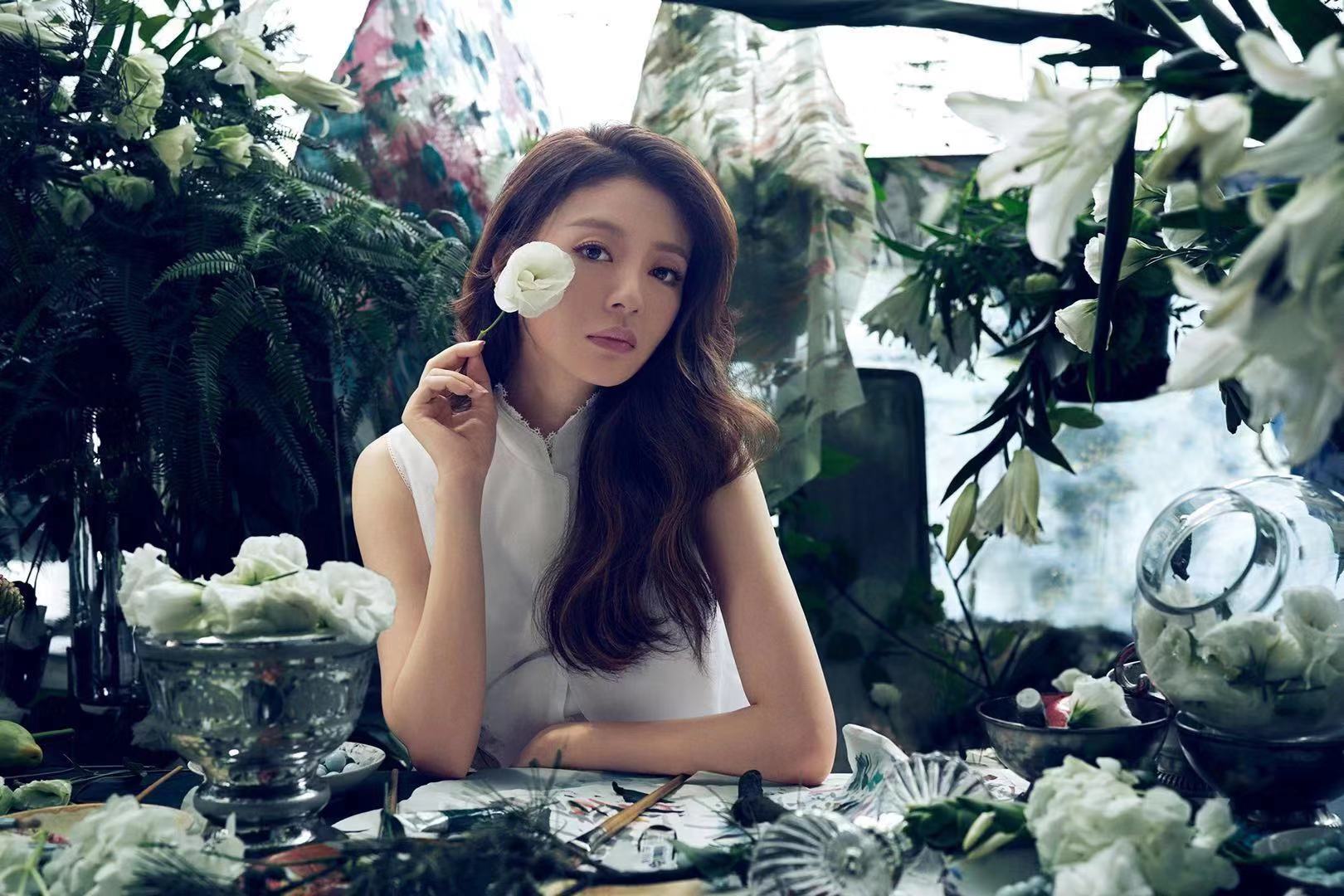 安以轩宝宝满月时拍了山水大片 身姿曼妙 网友:真的生了么?