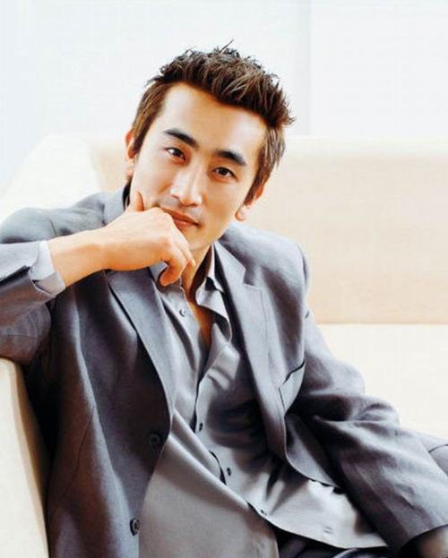 《天若有情》里的季冬阳,现实中收养两个女儿,演艺事业接近隐退|天若