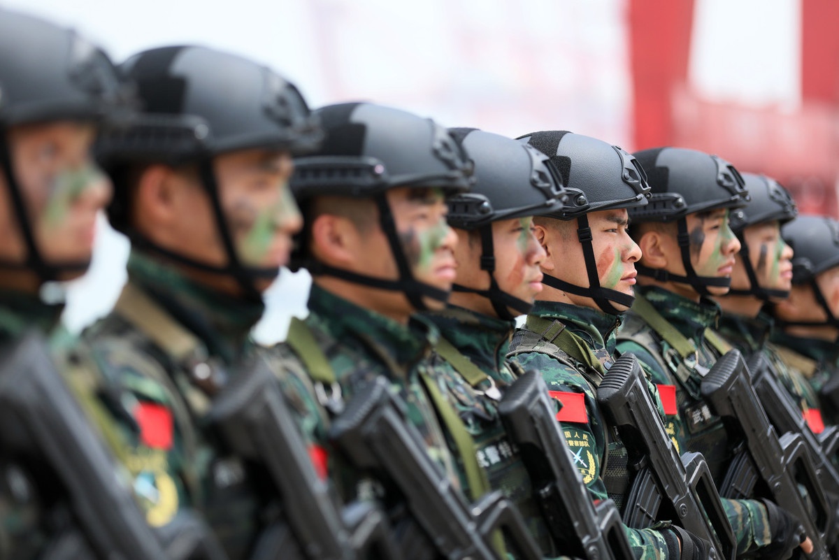 解放军和武警练习格斗的最大区别一个非死即残一个用来制敌