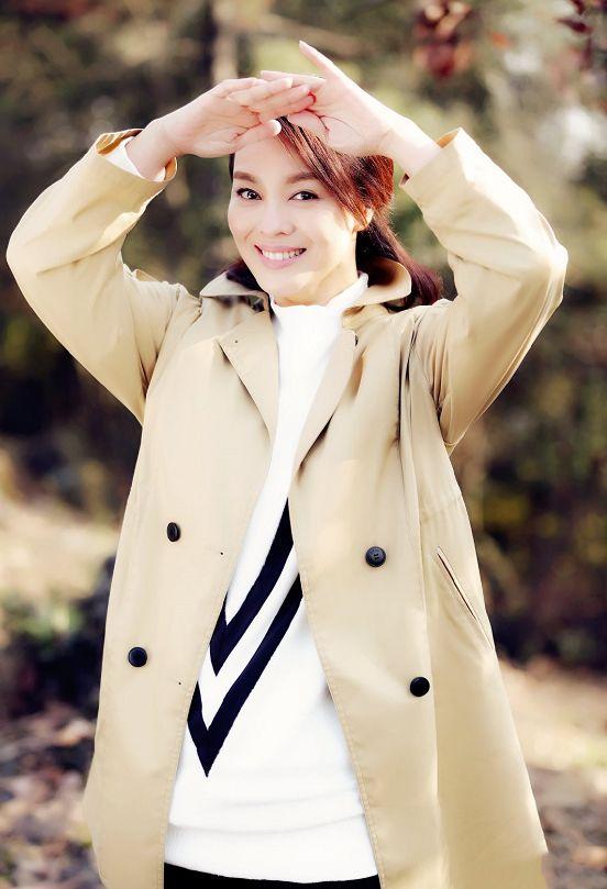 荧屏上她是王一博的妈妈,生活中丈夫是著名作家,50岁仍气质满满|荣蓉