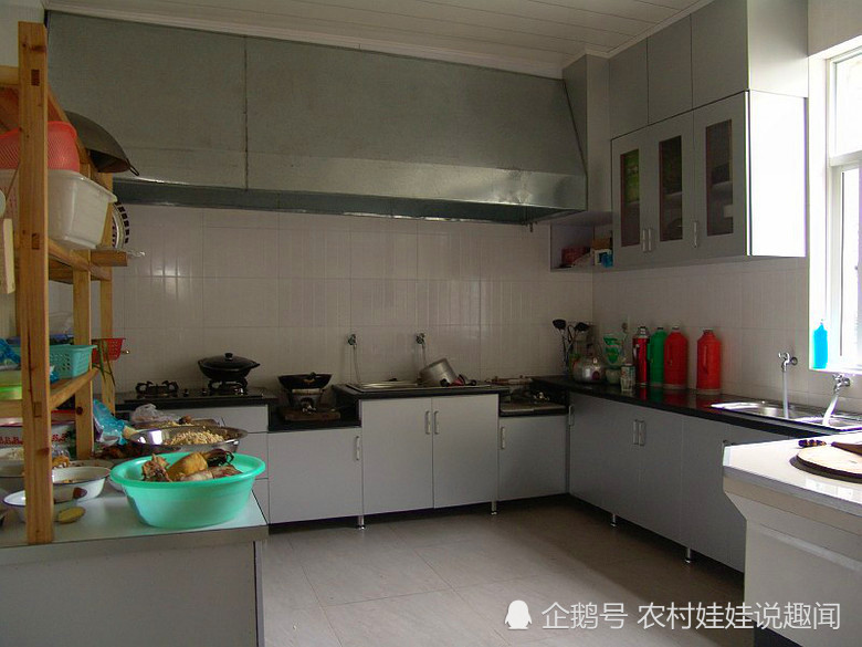 玉米芯只能当柴烧?为啥有人专门去村里收,内行人才知道其中门道