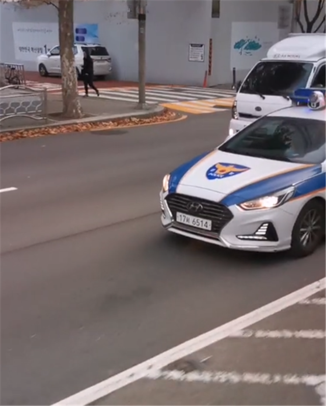 韩国当地警车，现代索纳塔9，落地17万，全车蓝白配色，属本土车