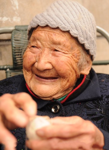 李桂花老奶奶是内江市东兴区大治乡土主村人,别看她现在已经107岁了