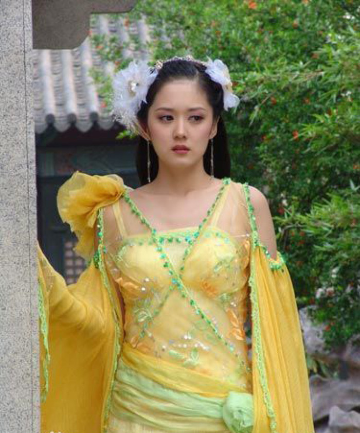 张娜拉晒自拍照,扎双马尾辫清纯减龄,38岁了还是18岁少女颜!