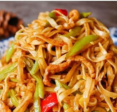 家常版焖面的简单做法,掌握这几个诀窍,面条不粘不硬