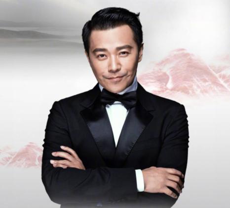 陈思诚之前也是演员出身,后来也是转型做起导演和监制,他的才华横溢