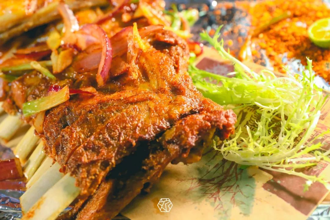 鱼羊一品鲜 这锅汤品"鱼羊一品鲜",大概是最契合鱼羊宴主题的一道菜了