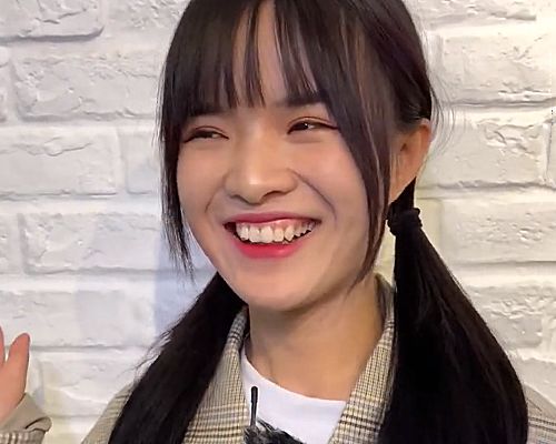 都说网红"七阿姨"笑起来很土,当她面无表情时,不