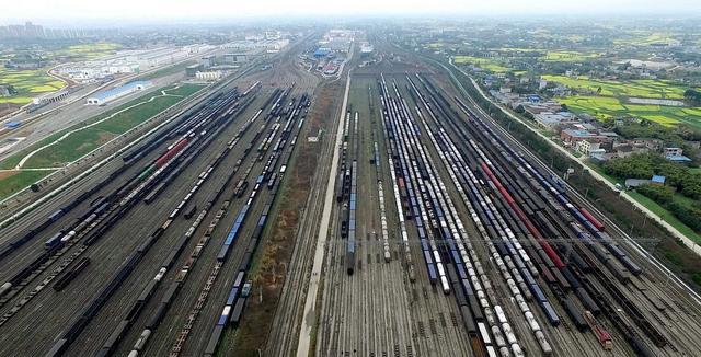 亚洲建成的第二大的货运编组火车站——成都北站