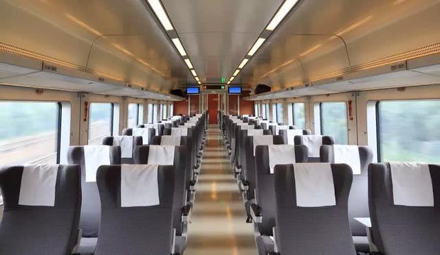 新型纵向卧铺动车组动卧中最特别的要数crh2e型纵向卧铺动车组,区别于