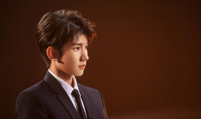 恭喜赵薇白宇荣获年度电影男女演员王源要和张艺兴争最佳歌手