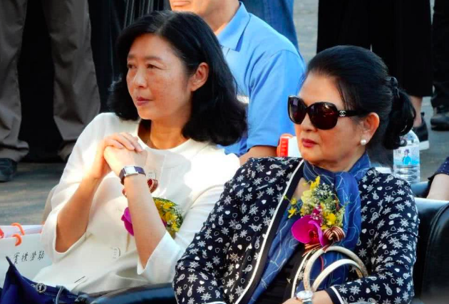 嫁给他,继父却拿她当亲女儿还送她100亿|王永庆|李宝珠|继父_新浪新闻