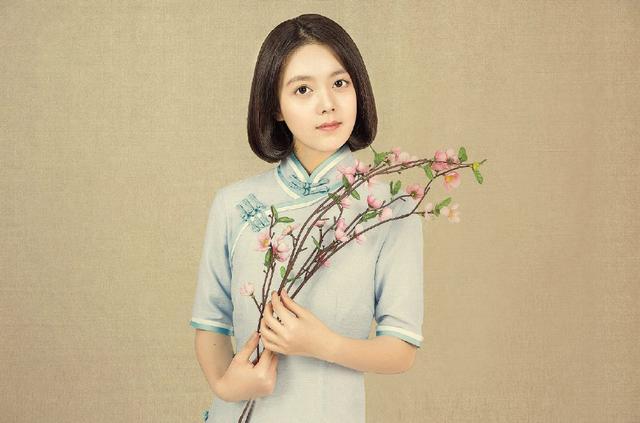 赵今麦长大了穿旗袍清纯又温婉美成了画中人