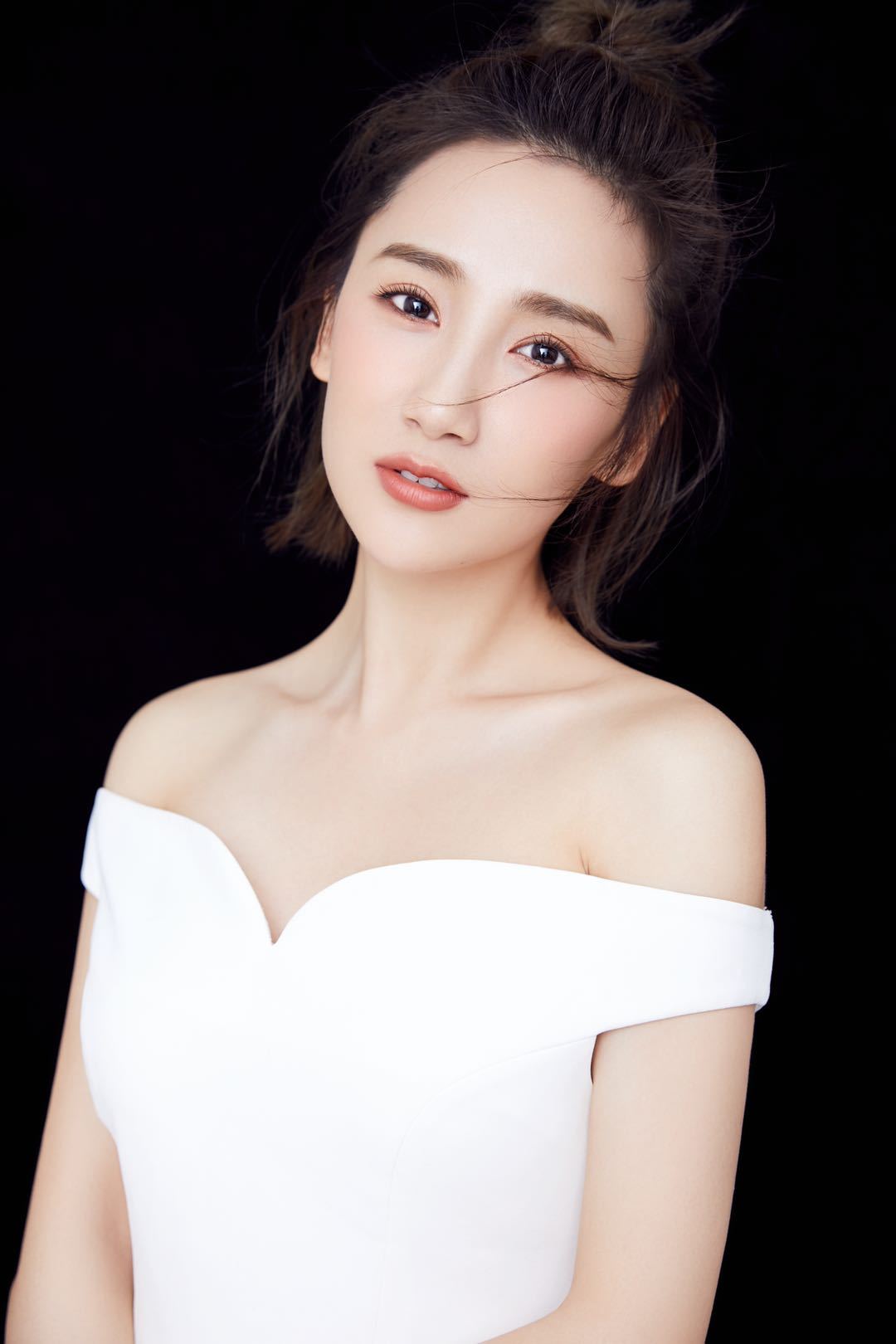 新晋带货女王—高洋成时尚新宠 "跨界"直播变身美妆达人