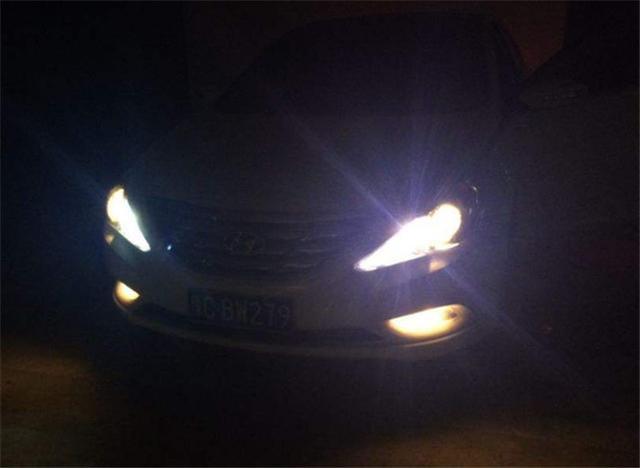 自己开的近光灯，为何对方司机还闪灯？老司机告诉你原因