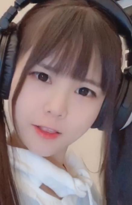 火线妹直播cf没火,直播吃鸡一下成一姐,吃鸡魅力太强了!