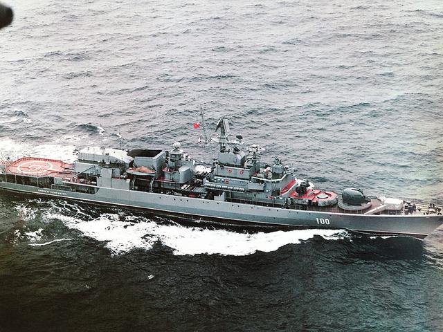 苏联42型护卫舰图片