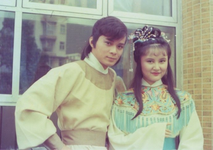 景黛音虽然长着一张大饼脸却曾经是tvb的古装小花之一