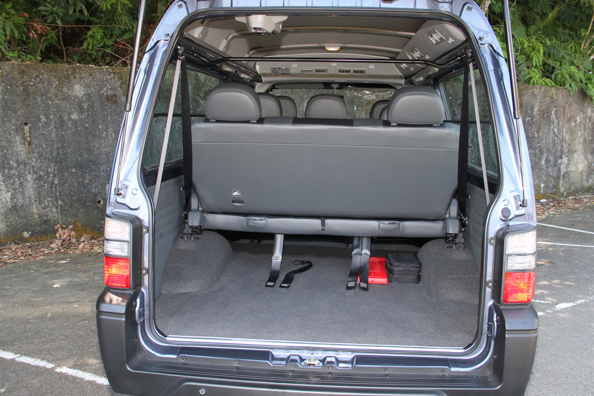 而2007年起的第五代得利卡d5已经与商用车完全脱离,以大空间,多人乘载