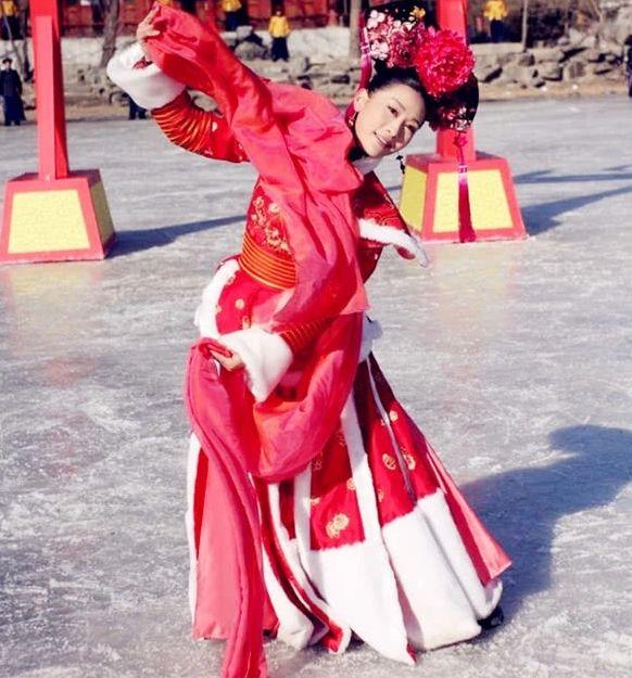 还记得安陵容跳的"冰嬉舞"吗?原来是这样拍出来的,大开眼界