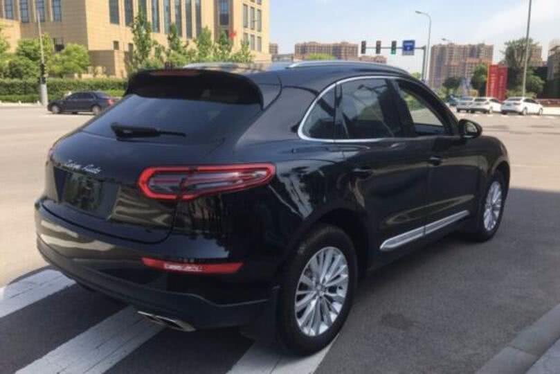 开10万保时泰搭讪美女男子改装后不知道骗了多少小姑娘