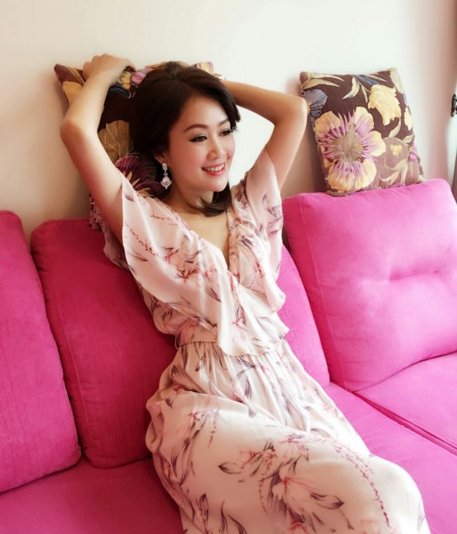 48岁梁小冰近照,美如28岁少女,网友:不愧是最美的阿珂公主