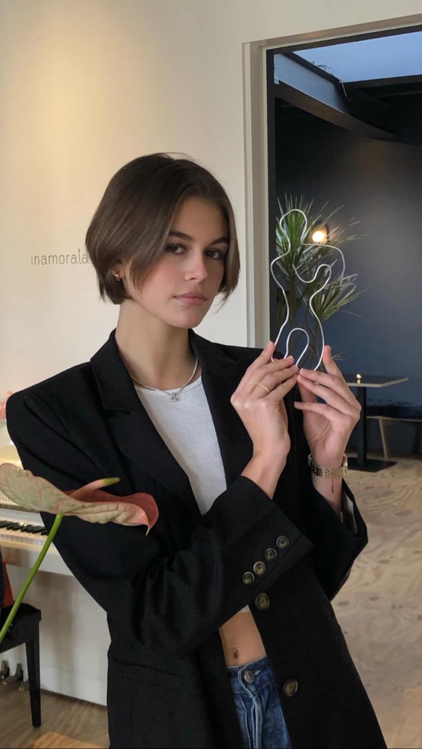 潜力超模凯亚·杰柏换短发,帅气十足,飒爽迷人,美翻了