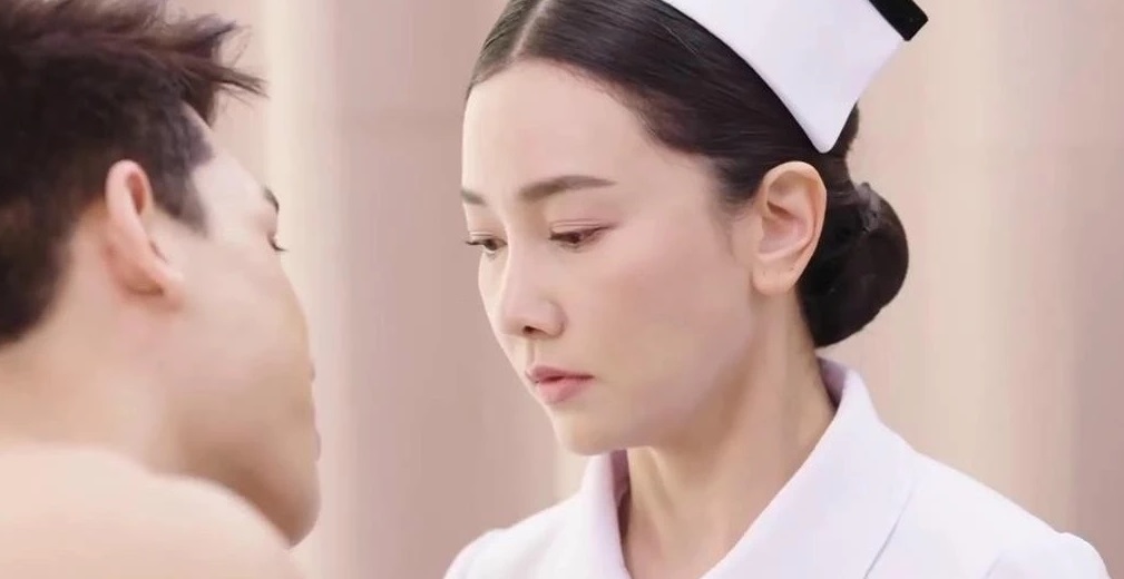 40岁女神牵手20岁小狼狗,又甜又狗血|美丽的谎言|狼狗|狗血_新浪新闻