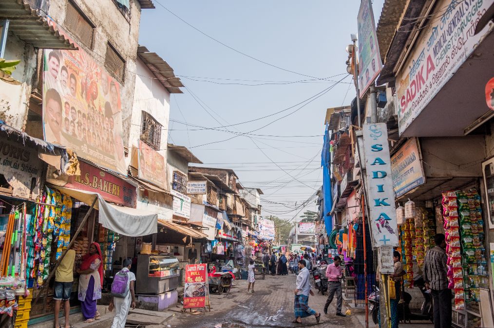 印度孟买实拍拥有全亚洲最大的贫民窟还说领先上海20年