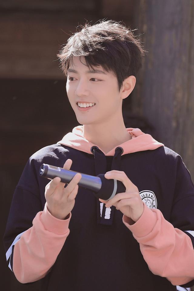 "神仙男孩"肖战,20套学院风男神造型,真帅