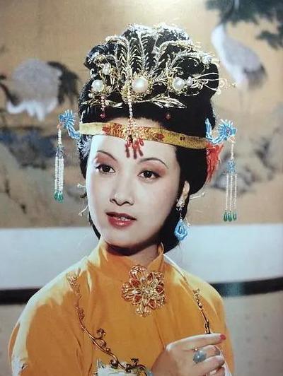 她们年轻时候的样子,惊艳众人|潘虹|邓婕|王熙凤_新浪新闻