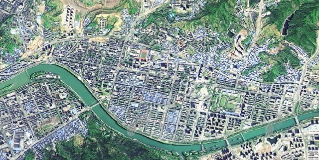 通过卫星地图也可以清晰地看到,广元是一座绿色生态的城市,森林的覆盖