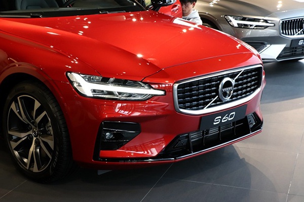 沃尔沃S60价格配置分析：2种风格4种动力7款车型