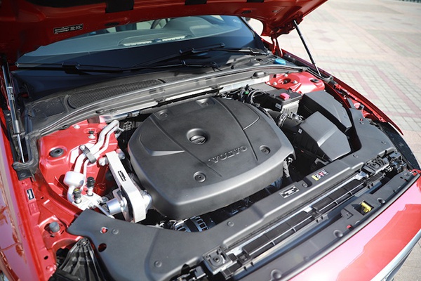 沃尔沃S60价格配置分析：2种风格4种动力7款车型