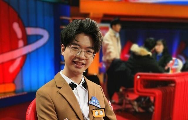 《奇葩说》辩题结合情感和人工智能,选手席瑞展现语言魅力