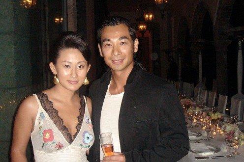 赵文卓结婚13周年,看到镜头下的甜蜜,网友:这才是爱情