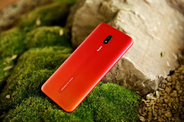 七百块的手机也能做的这么精致红米8a上手评测