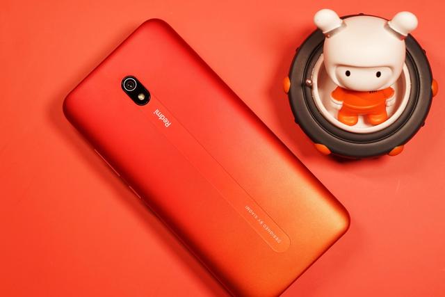 七百块的手机也能做的这么精致红米8a上手评测