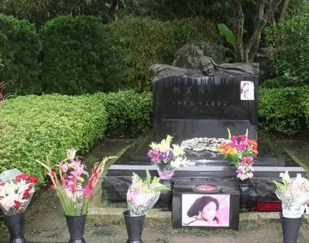 来到现场的友人还有艾力克斯,李咏娴夫妻,王力宏,明道等人.