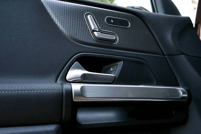 30多万买一台5+2座 SUV，奔驰GLB值这个价么？